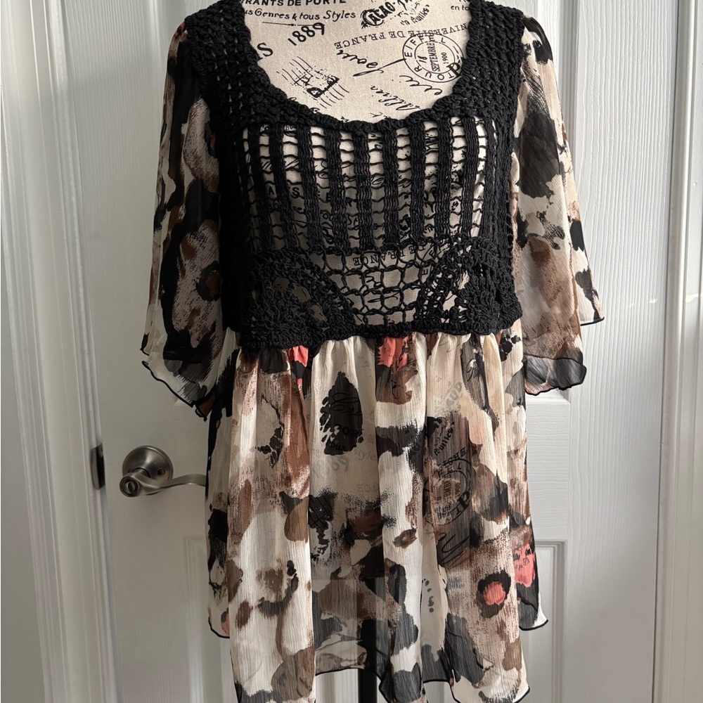 Larry Levine Cream and Brown Blouse